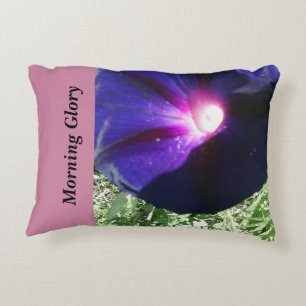 Beau coussin floral pourpre d'accent