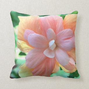 Beau coussin hawaïen en pastel de fleur de ketmie