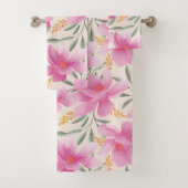 Beau Ensemble De Serviettes De Bain Rose Floral (En situation)