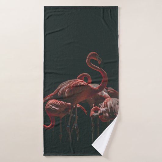 BEAU FLAMANT ROSE SUR ARRIÈRE - PLAN SOMBRE (Serviette de bain)