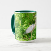 Beau grand héron bleu dans la mug sauvage (Devant gauche)