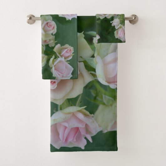 Beau jardin rose clair roses (En situation)