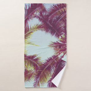Beau palmier tropical autour de l'océan