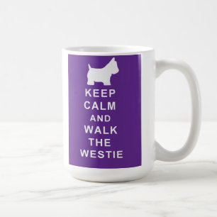 Beau Westie gardent l'anniversaire calme de tasse