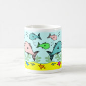 Beaucoup Plus De Poissons Dans La Mug De Mer (Centre)