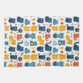 Beautiful kawaii cats, playing with toys white ba theedoek (Horizontaal)