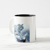 Beautiful White Tiger On Snow Covered Cliffs Tweekleurige Koffiemok (Voorkant links)