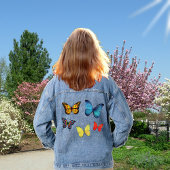 Beaux papillons multicolores sur