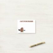Beaver met de cartoon van kettingzagen illustratie post-it® notes (Op bureau)