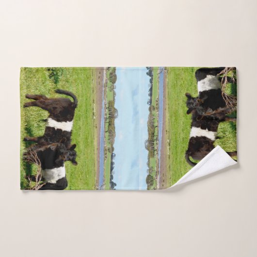 Bébé Belted Vaches Galloway Dans Le Pays, (Serviette à main)