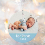 Bébé bleu garçon Nom personnalisé Photo<br><div class="desc">Un ornement photo simple et élégant pour le premier Noël du bébé peut être personnalisé avec une photo de nouveau-né et texte personnalisé pour le prénom. Choisissez d'inclure la même photo sur les deux côtés ou deux photos différentes. La couleur bleue de l'arrière - plan peut être changée pour correspondre...</div>