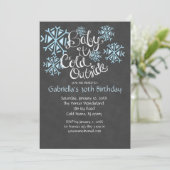 Bébé c'est invitation extérieure froide (Debout devant)