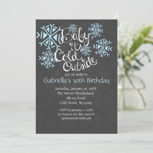 Bébé c'est invitation extérieure froide (Debout devant)