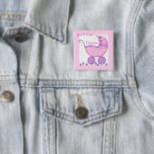 Bébé "C'Est Une Fille" Nom Badge Personnalisé Pin (En situation)