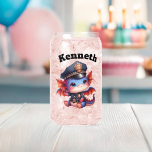 Bébé dragon sourit en costume de flic !