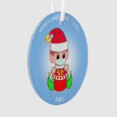 Bébé elfe de Noël avec masque facial sur fond bleu (devant)