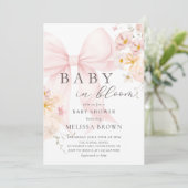 Bébé En Fleur Pink Bow Baby shower Invitation (Debout devant)