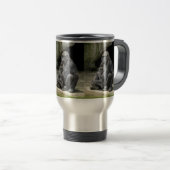 Bébé et maman de gorille étreignant la tasse de (Devant droit)