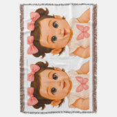 bébé fille adorable avec couverture à noeuds roses (devant Vertical)