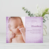 Bébé fille Faire-part de naissance pourpre (Debout devant)