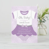 Bébé fille invitation douche, lavande violette bri (Debout devant)
