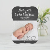 Bébé Il fait froid dehors Carte photo de vacances (Debout devant)