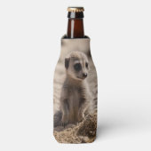 Bébé Meerkat Jouer Dans Le Sable, Glacière De Bout (Bottle Devant)