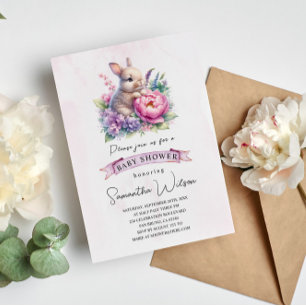 Bébé mignon avec Baby shower de fleurs Invitation