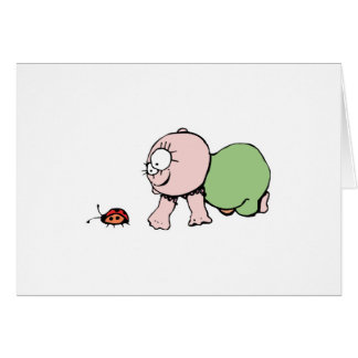 Bébé mignon chasse Ladybug