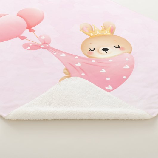 Bébé mignon dans une couverture de coeur (3/4)