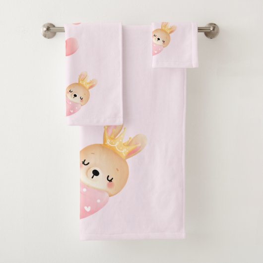 Bébé mignon dans une couverture de coeur (En situation)