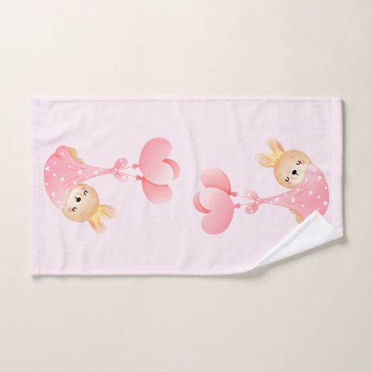 Bébé mignon dans une couverture de coeur (Serviette à main)