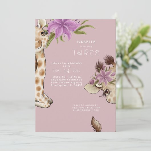 Bébé mignon Giraffe rose Anniversaire Invitation (Debout devant)