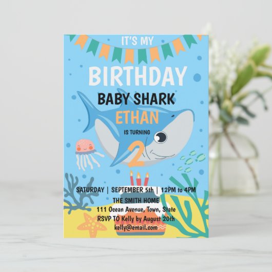 Bébé mignon requin Anniversaire Fête Invitation (Debout devant)