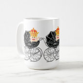 Bébé royal avec la tasse de thé de café de (Devant gauche)