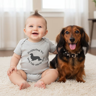 Bebek kıyafeti bir uzun tüylü Viyana çoban köpeği Romper