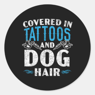Bedekt met tatoeage P van Tattoos en honden Ronde Sticker