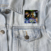 Bee Aware 2-inch vierkant Button (In situ)