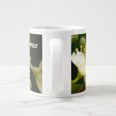 Bee & Blossom Macro | Personalized Name Mug Extra Grote Beker (Achterkant)