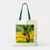 Bee Feasting on Butterfly Weed Wildflowers Tote Bag (Achterkant)