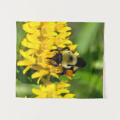Bee Feasting on Butterfly Weed Wildflowers Wandkleed (Voorkant (horizontaal))