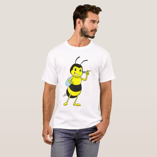 Bee in Darts met Dart T-shirt (Voorkant volledig)