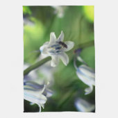 Bee op blauwe kieuwventiel Sluiten Theedoek (Verticaal)