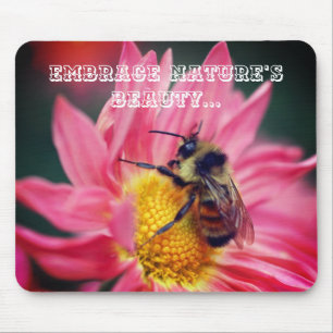 Bee op Daisy Inspirerend Natuur Beauty Quote Muismat