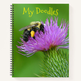 Bee op de dikke doodle notitieboek