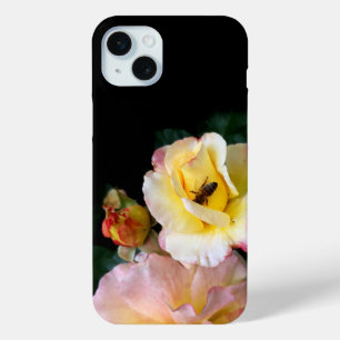 Bee op roze gele rozenbloemen iPhone 15 mini hoesje