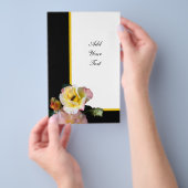 Bee op roze gele rozenbloemen flyer (Hand)