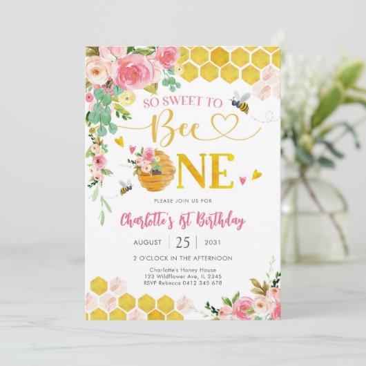 Bee Theme First Birthday Invitation (Debout devant)