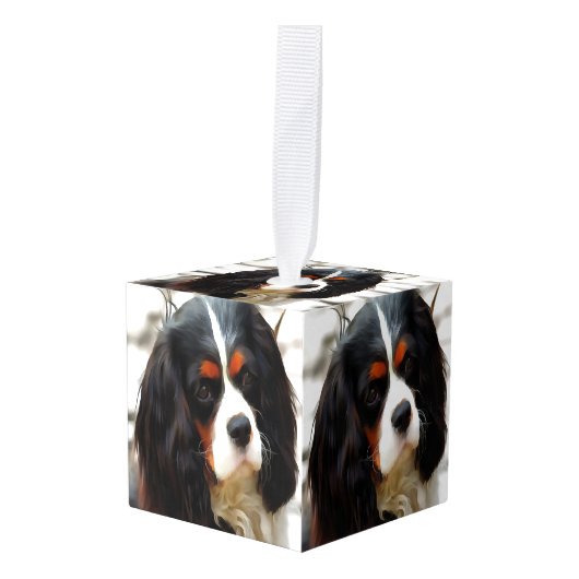 Beeltenis: A King Charles Cavalier Spaniel Kubus Ornament (Voorkant hoekig)