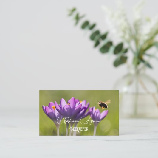 Beemaster honing apiarist imker vliegende bij visitekaartje (Staand voorkant)